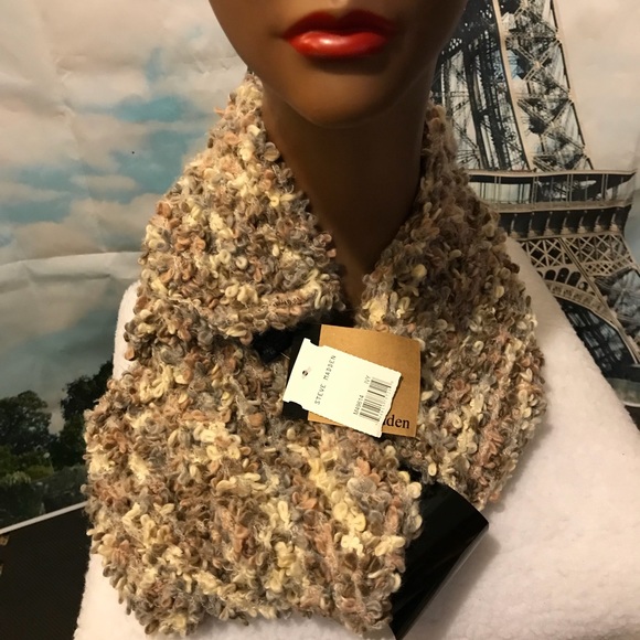 Steve Madden infinity scarf 🧣 - Picture 2 of 4